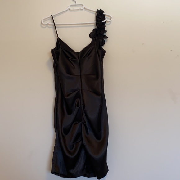 Beautiful little black dress - Picture 3 of 4